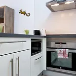 206 Angeles Apartment *